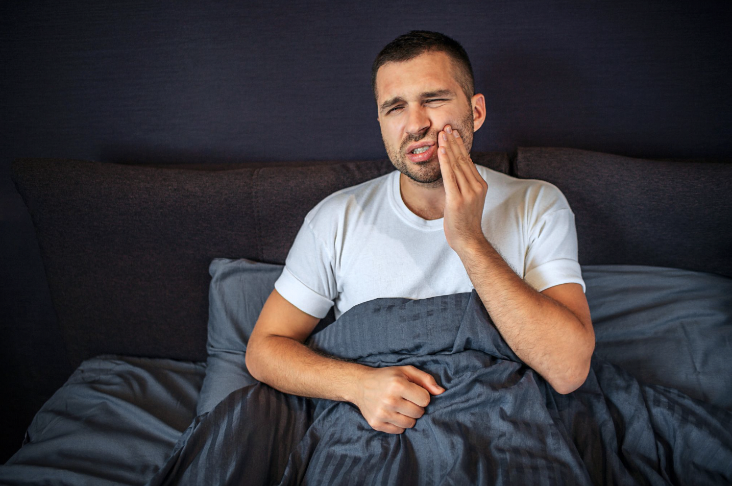Ból zęba w nocy – jak przetrwać do porannej wizyty u dentysty?